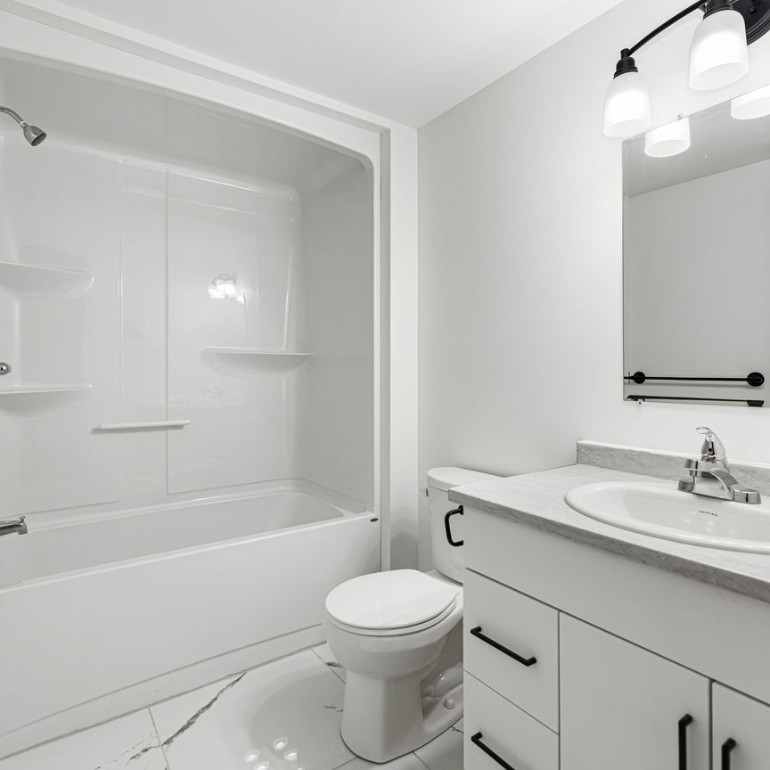 100 Rue Sorbonne Street, E1A 0G6, Dieppe - Photo 1