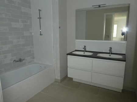 Location Appartement 3 pièces 59m² FREJUS 83600 - Photo 4