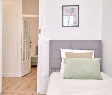 Room in a shared 11-bedroom apartment for rent in La Xerea - Photo 2