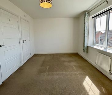 4 bedroom semi-detached house to rent - Photo 2