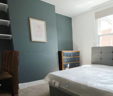 4 bedroom terraced house to rent - Photo 4