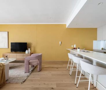 Split-level apartment in warehouse conversion - Photo 6