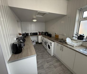 1 bedroom in a house share to rent - Photo 3