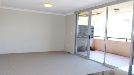 Modern & Spacious 1 Bedroom Apartment! - Photo 2