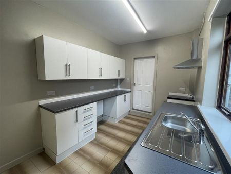 3 bedroom terraced house to rent - Photo 5