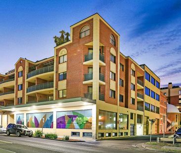 Spacious split level penthouse apartment in Kogarah CBD - Photo 3