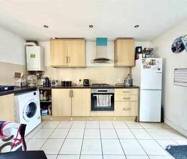 3 bedroom semi-detached house to rent - Photo 6