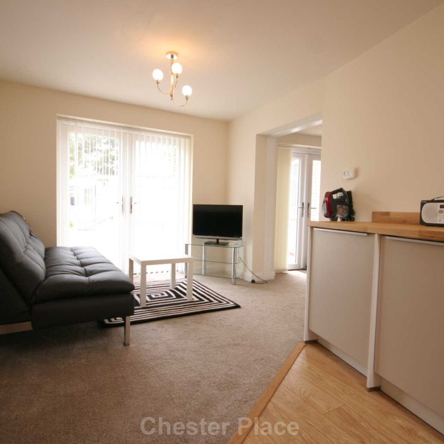 Mollington, Chester - Photo 1