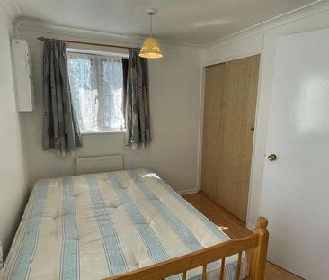 Dutch Barn Close, Stanwell, TW19 - Photo 1