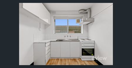 Comfortable, Low-Maintenance Living in the Heart of Altona! - Photo 4