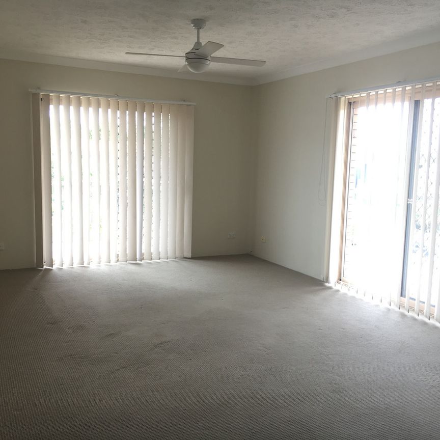 NEAT & TIDY 2 BEDROOM UNIT WITH EXCELLENT SECURITY! - Photo 1