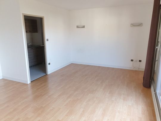 Location Appartement 3 pièces 66m² MARSEILLE 8ème - Photo 1