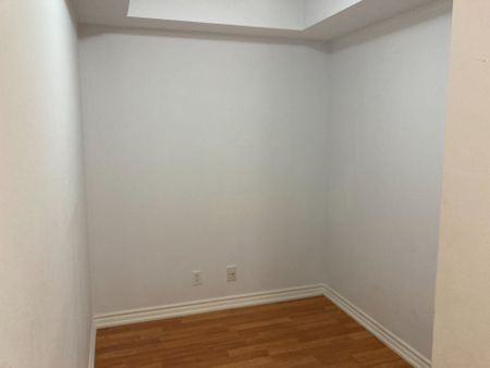 For Lease - 18 Harding Boulevard Unit# 910, Richmond Hill, Ontario - Photo 3