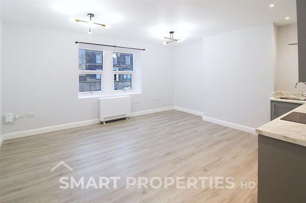 20, Blackwall, Halifax - Photo 1