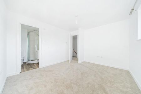4 bedroom end of terrace house to rent - Photo 3