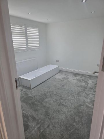 5 bedroom semi-detached house to rent - Photo 5