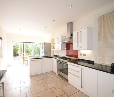 4 bedroom semi-detached house to rent - Photo 2