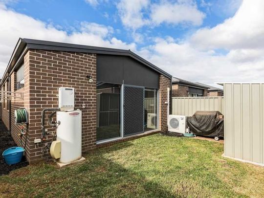 29 Parkleigh Drive, Kurunjang, VIC 3337 - Photo 1