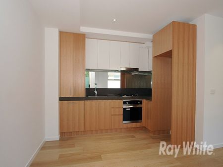 102/6 Kokaribb Road, Carnegie - Photo 3