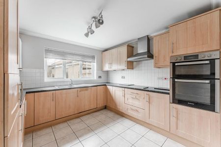 4 bedroom detached house to rent - Photo 4