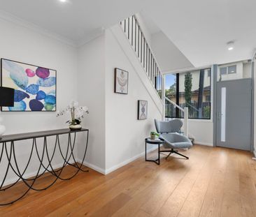 A Masterclass in Modern Family Luxury - Photo 5