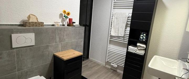 Moderne 2-Zimmer-Wohnung im 1.OG mit Terrasse, hochwertiger Küche - Foto 1
