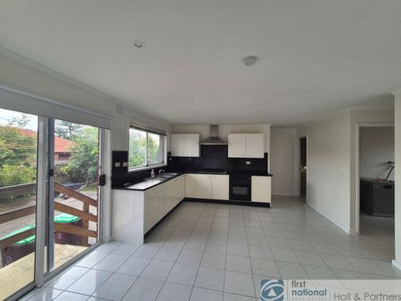 4 Heywood Grove, 3802, Endeavour Hills Vic - Photo 2