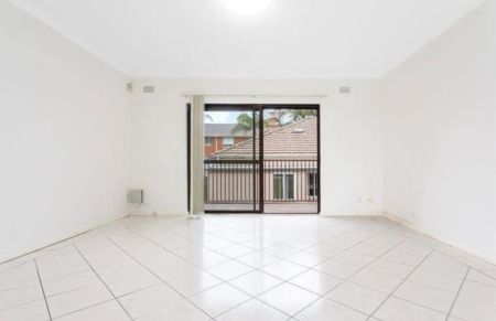 Light-Filled 3 Bedroom Unit in Prime Punchbowl Location - Photo 3