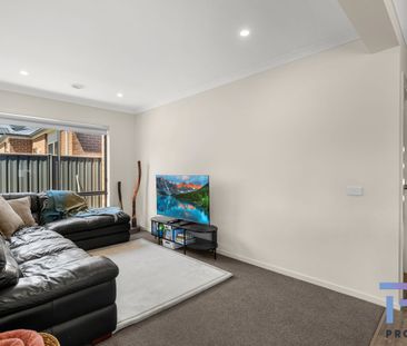 SPACIOUS MODERN HOME! - Photo 6