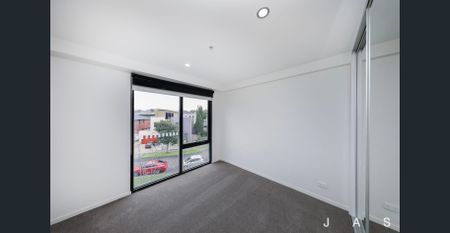Spacious Apartment With Stunning River and City Views - Photo 3