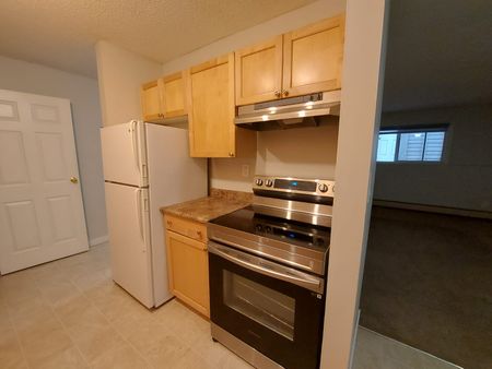 Charming 2 Bedroom Unit In Riverside Meadow! - Photo 5