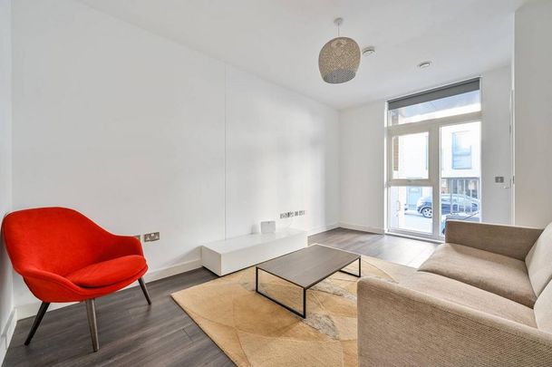 3 bedroom flat to rent - Photo 1