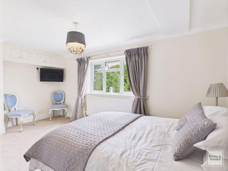 8 bedroom detached house to rent - Photo 2