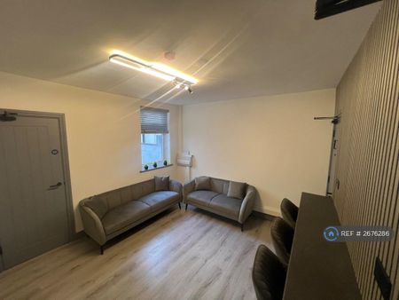 1 bedroom in a house share to rent - Photo 3