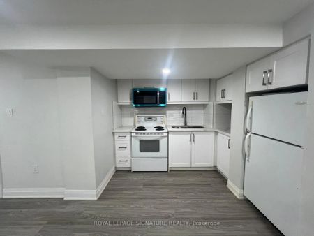 552 Monteith Avenue S #Bsmnt - Photo 4
