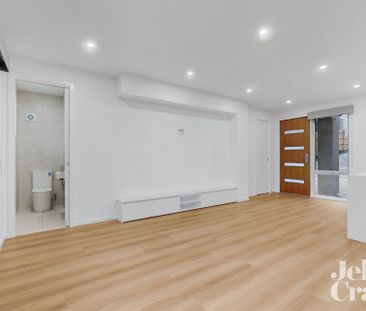 2/12 Esmale Street, Strathmore - Photo 2