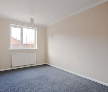 To Let 1 Bed Flat - Photo 2