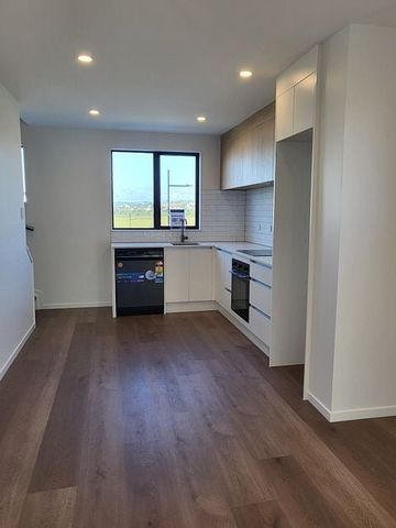 Brand New Modern 3BR Townhouse in Hobsonville - Photo 3