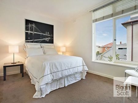 BRIGHT 1 BEDROOM IN GREAT LOCATION - Photo 4
