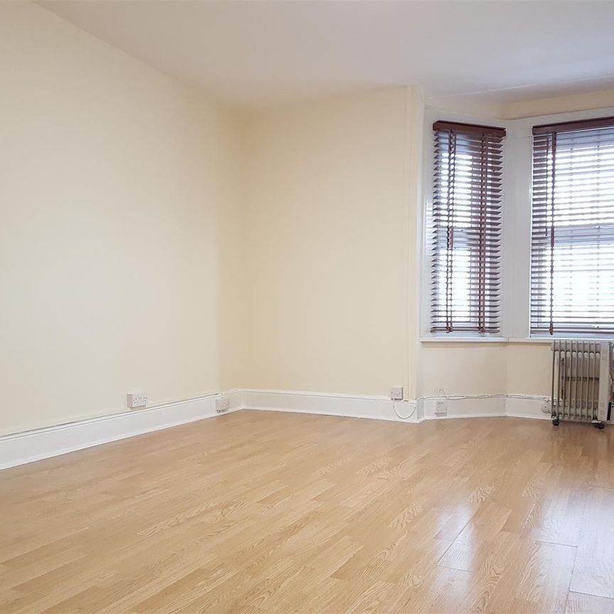 Chertsey Bridge Road, Chertsey - Photo 1