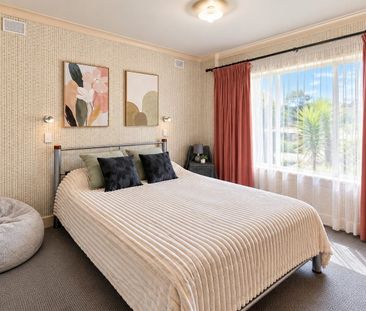 Spacious Furnished Family Home in the Heart of Victor Harbor - Photo 4