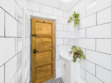 1 bedroom in a house share to rent - Photo 5