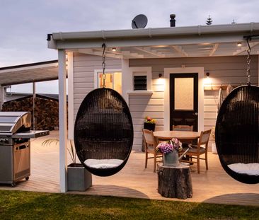 Oh so close to the beach! - Photo 4