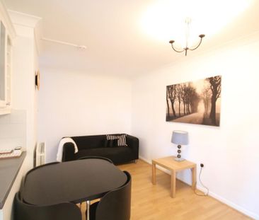 3 bedroom apartment to rent - Photo 4