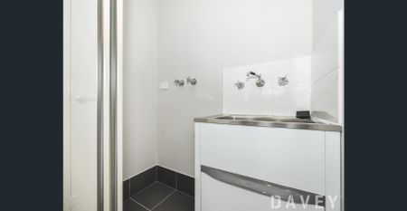 THREE BEDROOM TWO BATHROOM STREET FRONT HOME - Photo 4