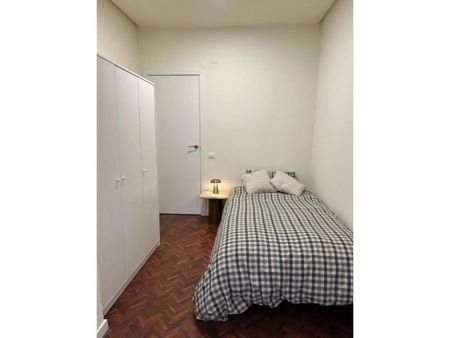 4 room luxury Flat for rent in Valencia - Photo 3
