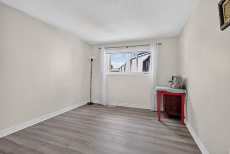 For Lease - 3333 Mccarthy Road Unit# 5, Hunt Club - Windsor Park Village and Area, Ontario - Photo 4