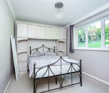 Castleview Gardens, High Wycombe - Photo 2