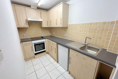 2 bedroom flat to rent - Photo 4