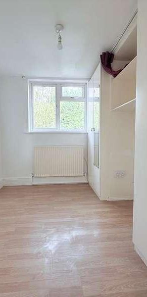 Surbiton, Surrey, KT5 - Photo 1